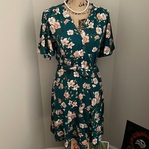 Unique vintage flutter sleeve flora dress